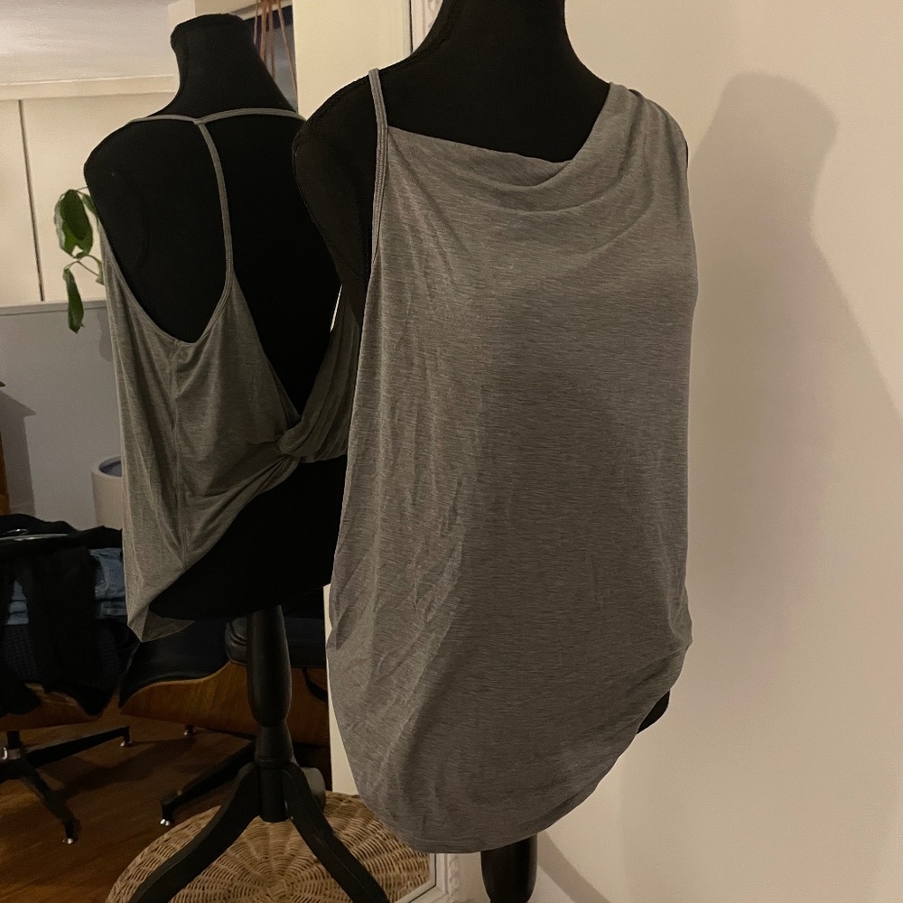 Lululemon size 6 hot yoga tank